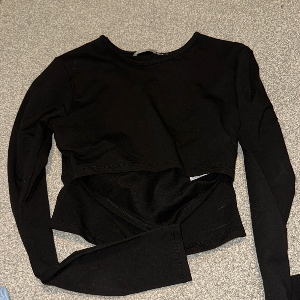 Adika tight fitting small black one sleeve crop top